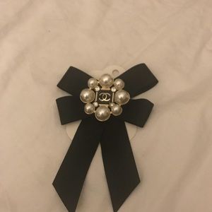 Fashion black neck pin